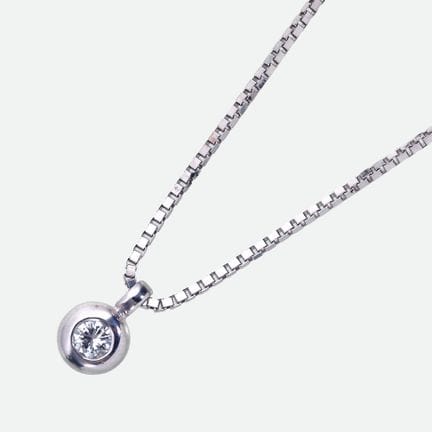 PENDENTIF AVEC BRILLANT ET CHAÎNE :
Pendentif soli