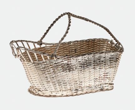 葡萄酒篮：巴黎，1960-1970年（Christofle），
由金属带编织而成的篮子，配有绳编手柄