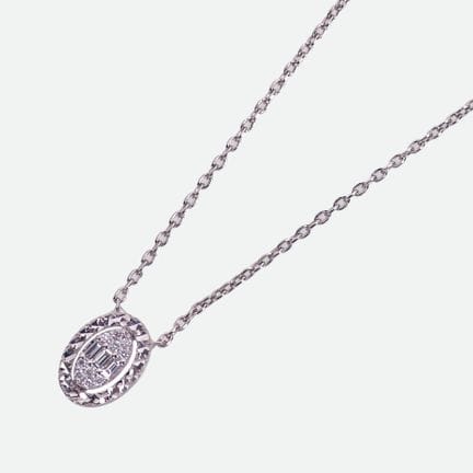 PENDENTIF EN DIAMANTS AVEC CHAÎNE :
Collier fantai