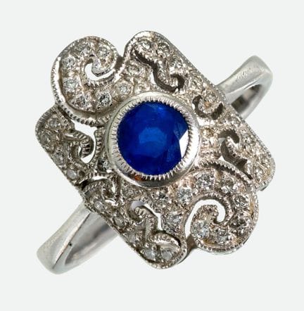 ANELLO CON ZAFFIRO E BRILLANTI:
Delicato anello in