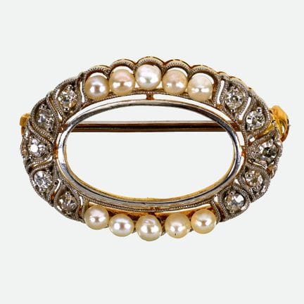 PERLEN-DIAMANT-BROSCHE :
Zierliches Accessoire aus