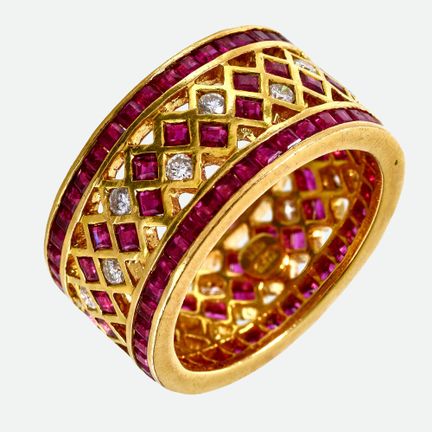 ANELLO CON RUBINI E BRILLANTI:
Accattivante compos