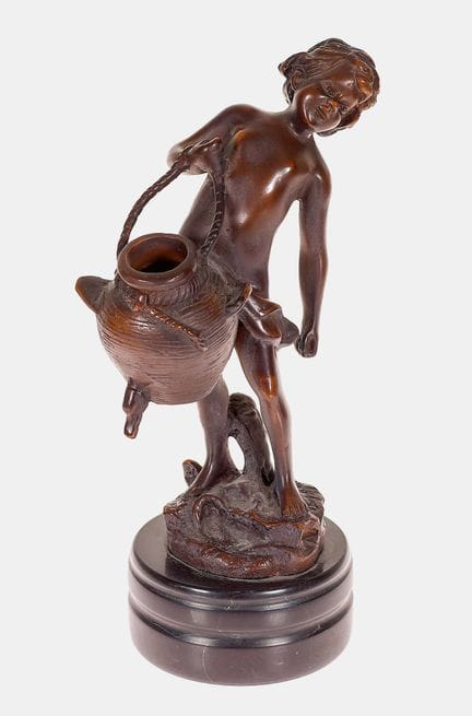 莫罗，奥古斯特·路易（1855年出生于巴黎，1919年逝世）
据——仿作 *：《小挑水工》
青铜，经