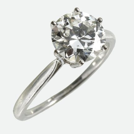 ANELLO SOLITARIO:
Modello classico ed elegante in 