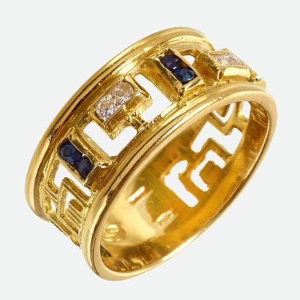 ANELLO CON ZAFFIRO:
Design accattivante in oro gia