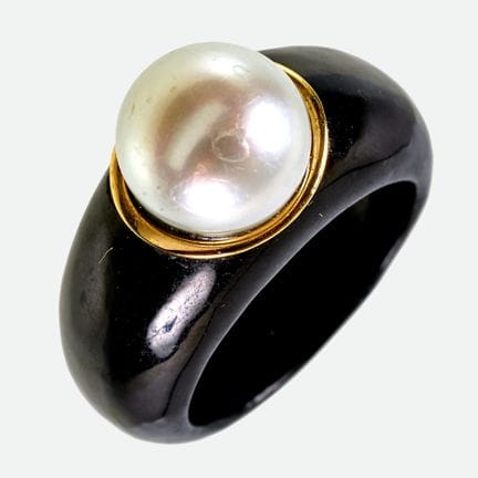 ANELLO CON PERLA:
Anello stravagante in onice luci