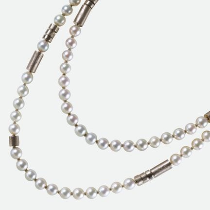 SAUTOIR EN PERLES : Othmar Zschaler, Berne,
Long c