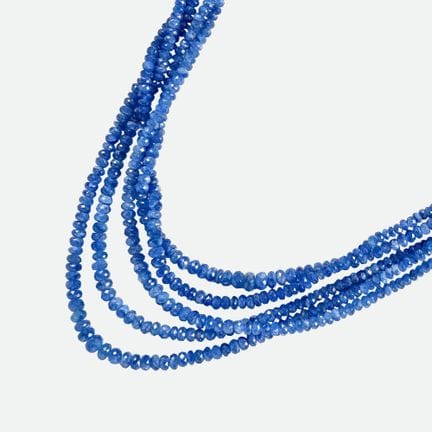 COLLIER EN SAPHIRS :
Collier somptueux, composé de