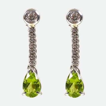 ORECCHINI CON PERIDOTO E BRILLANTI:
Affascinante c
