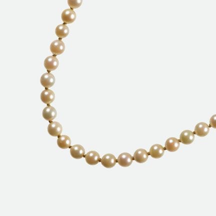 SAUTOIR EN PERLES :
Modèle classique composé de pe