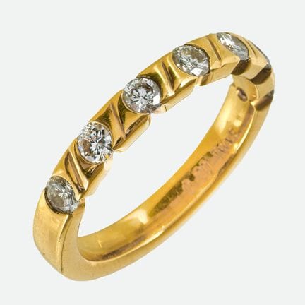 ANELLO BRILLANTE:
Elegante anello a mezza alleanza