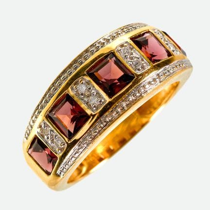 ANELLO CON SPINELLO E BRILLANTI:
Modello moderno i
