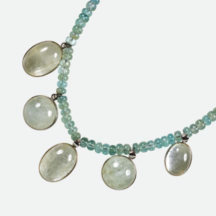 COLLIER EN AQUAMARINE :
Collier somptueux, composé