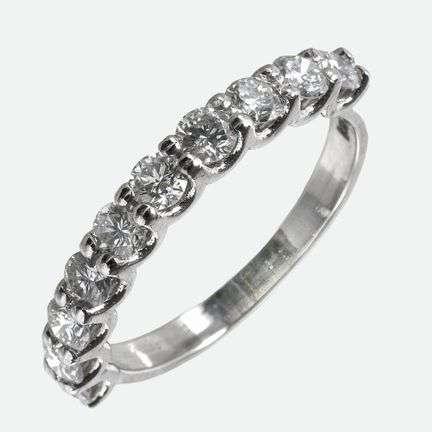ANELLO CON DIAMANTI * :
Semplice anello a mezza al