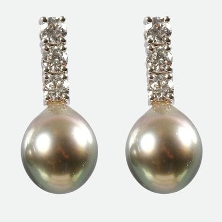 ORECCHINI CON DIAMANTI:
Coppia decorativa in oro b