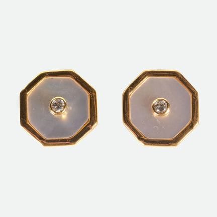 ORECCHINI CON BRILLANTE E MADREPERLA:
Set sportivo