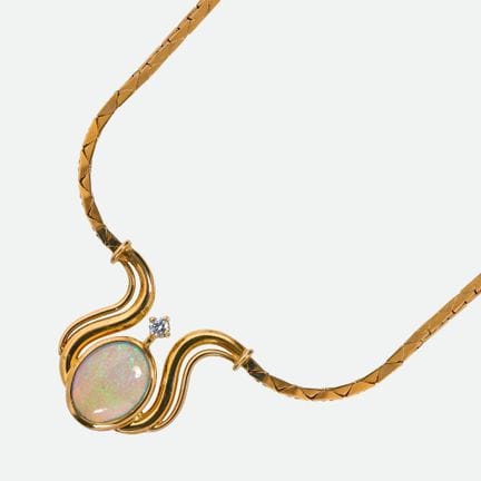 COLLIER OPALE-BRILLANT :
Ravissant modèle en or ja