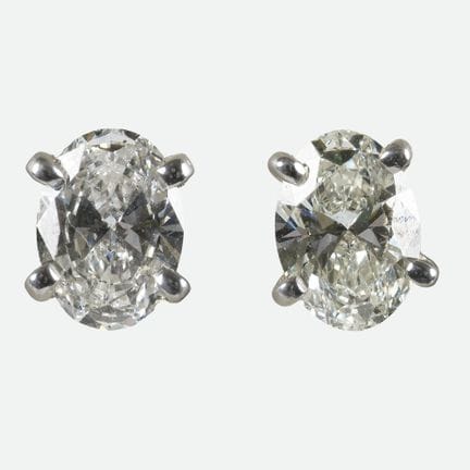ORECCHINI CON DIAMANTI * :
Coppia classica di orec