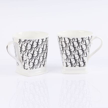 DIOR. Juego de dos tazas con el monograma DIOR en 