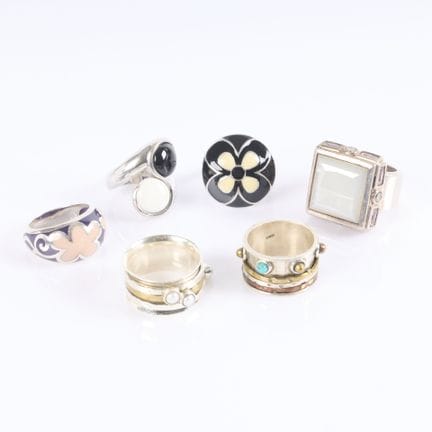 6 anillos de plata:
- Anillo giratorio con pequeña