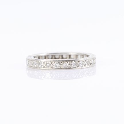 Alianza de oro blanco con diamantes engastados, ta