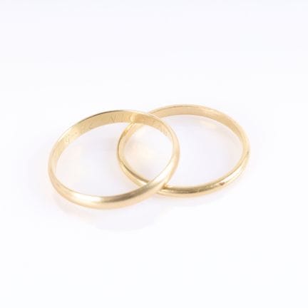 2 alianzas de oro. 4,86 g. 750/1000