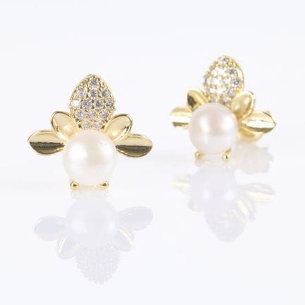 Par de pendientes de metal dorado con forma de abe