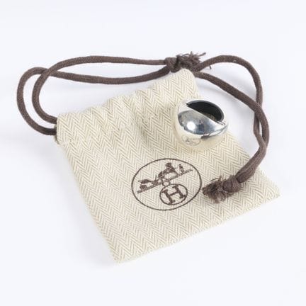 HERMES. Anillo redondo de plata, modelo «Quark», c