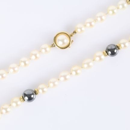 Collar tipo choker de perlas de cultivo, con 10 pe