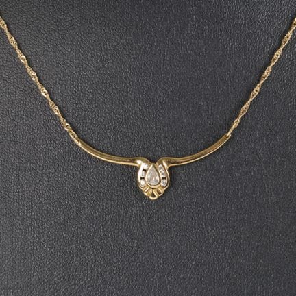 Collar de oro con piedras blancas engastadas, de m