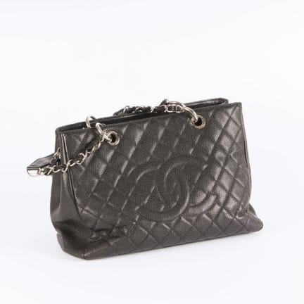 CHANEL. Bolso «Grand Shopping» de piel caviar negr