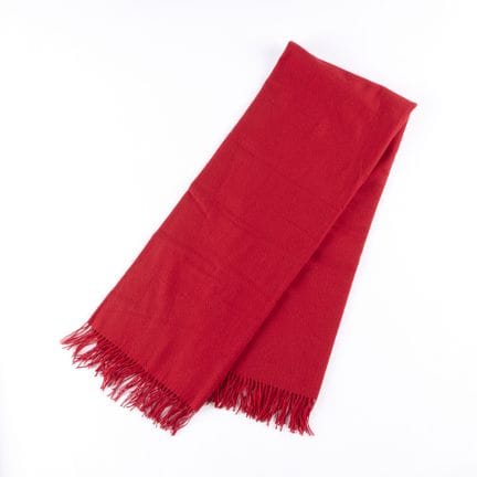 HERMES. Manta roja con flecos. 70 % cachemira y 30