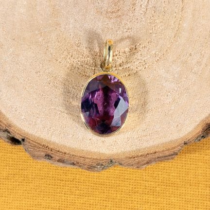 Pendentif en or jaune 750/1000 (18K) orné en serti