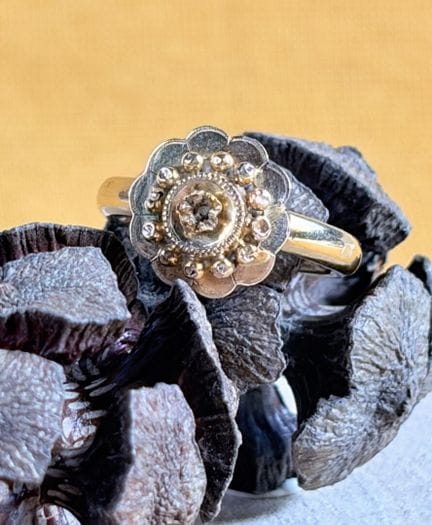 Anello a forma di margherita in oro giallo 585/100
