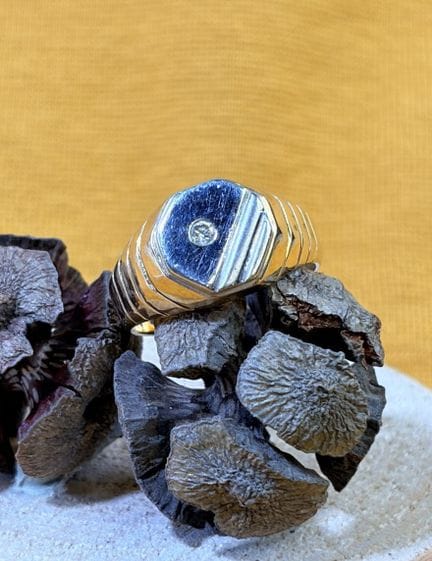 Anello tipo chevalière in due tipi di oro 585/1000