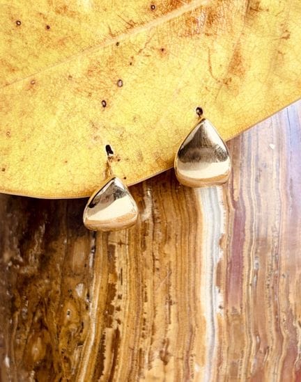 Coppia di orecchini in stile modernista, tipo creo