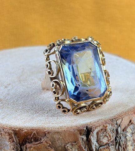 Bague en or jaune 585/1000 (14K) ornée en serti-gr