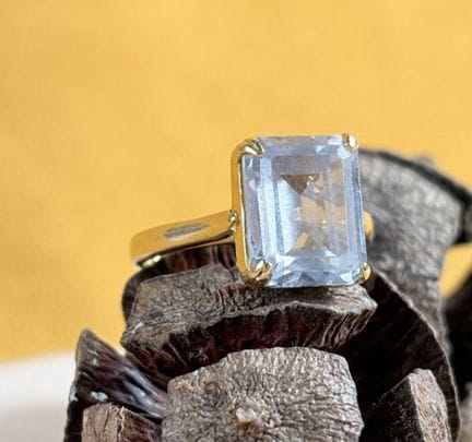 Anello in oro giallo 750/1000 (18 carati) con un'a