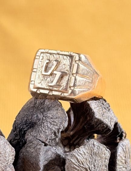 Anello con sigillo in oro giallo 750/1000 (18 cara