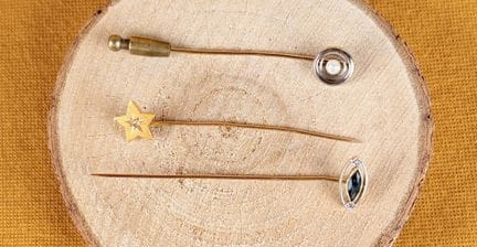 Set aus drei Ansteckern aus Gelb- und Weißgold 750