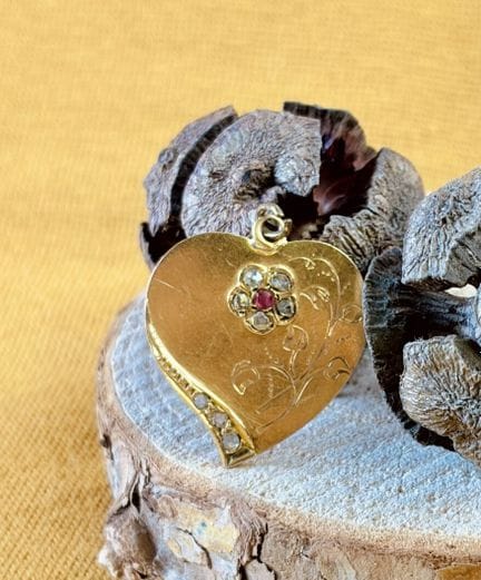 Ciondolo a forma di "cuore" in oro giallo 750/1000