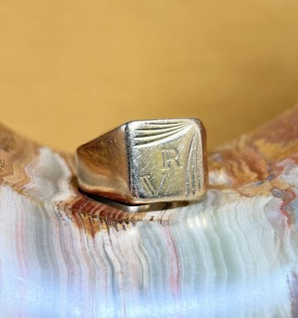 Anello con sigillo in oro giallo 750/1000 (18 cara