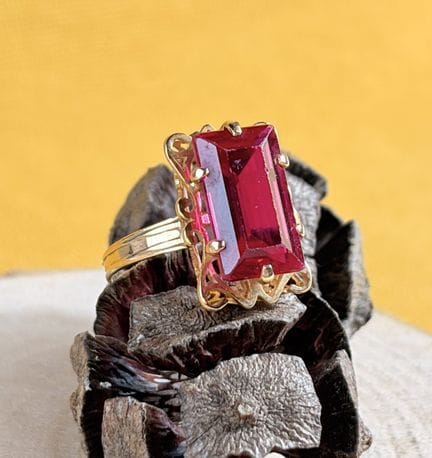 Bague en or jaune 750/1000 (18K) ornée en serti-gr