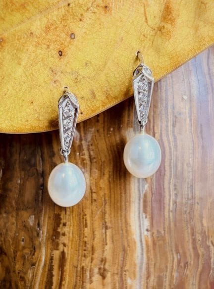 Paire de pendants d'oreilles en or gris 750/1000 (