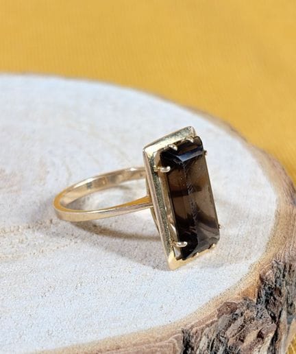 Anello in oro giallo 750/1000 (18 carati) con un q