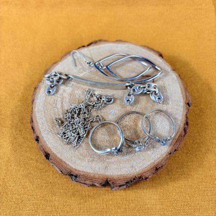 A set of 925/1000 silver jewelry, some of which is