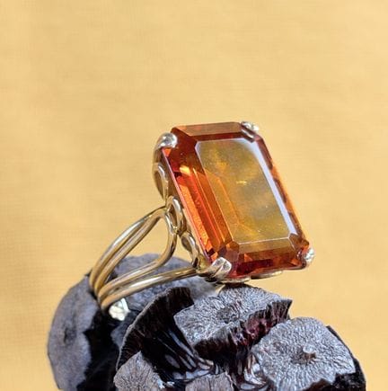 Bague cocktail en or jaune 750/1000 (18K) ornée en