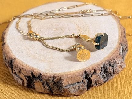 Collana lunga in oro giallo 750/1000 (18K) compost