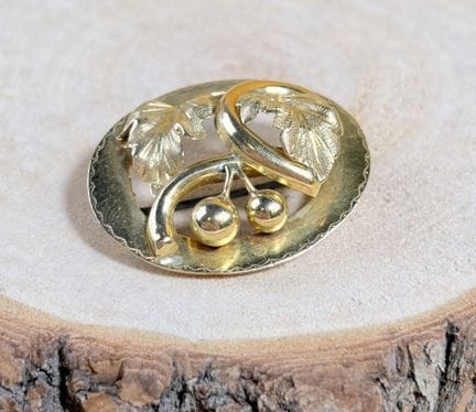Brosche aus 750/1000 Gelbgold (18 K) mit Blumenmot