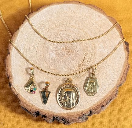 Un set di gioielli in oro giallo 750/1000 (18 cara